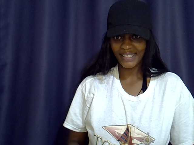 Precious-22 live cam on BongaCams