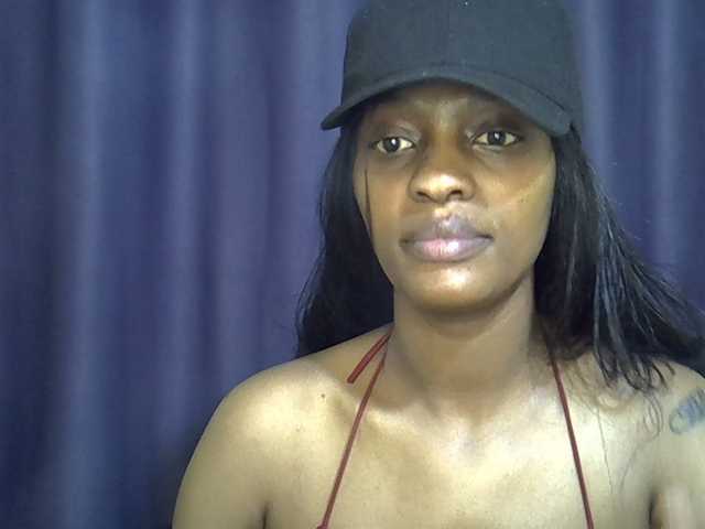 Precious-22 live cam on BongaCams
