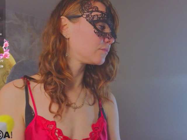 Margo-Kelly, live now on BongaCams