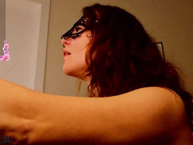 le modèle Margo-Kelly est en webcam porno dans un show sur le site bongacams, il possède les tags suivants: White/Caucasian,Redhead,Shaved