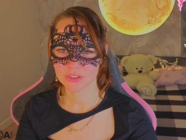 Margo-Kelly, live now on BongaCams