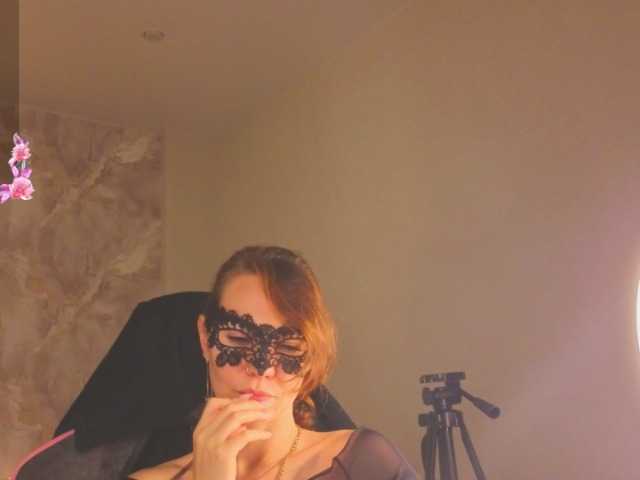 Margo-Kelly, live now on BongaCams
