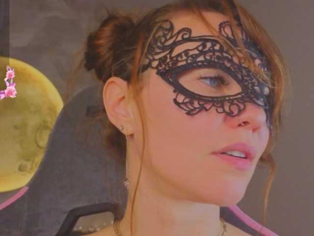 Margo-Kelly, live now on BongaCams