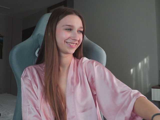 alisaa01, en directo ahora en BongaCams