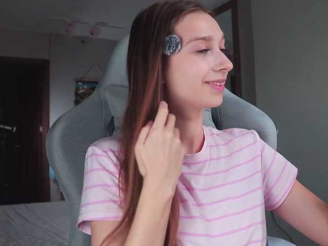 alisaa01, en vivo ahora en BongaCams