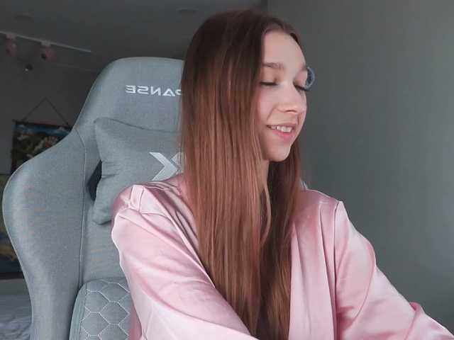 alisaa01, live now on BongaCams