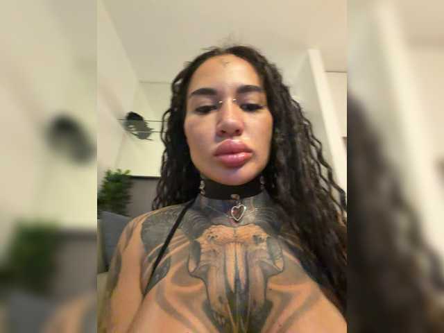Kristabella-Grey live cam on BongaCams