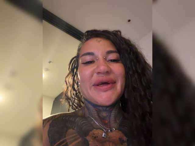 Kristabella-Grey live cam on BongaCams