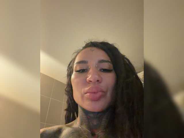 Kristabella-Grey live cam on BongaCams