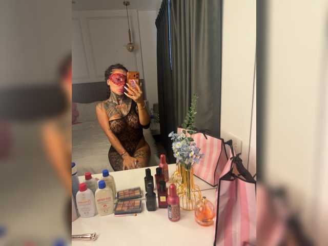 Kristabella-Grey live cam on BongaCams