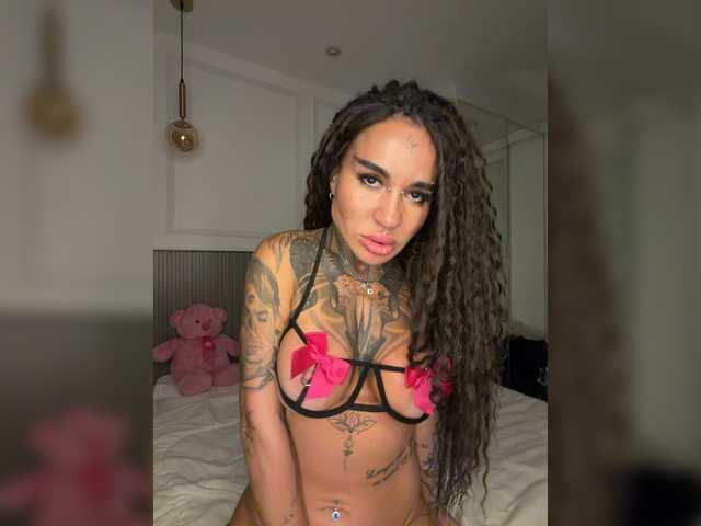 Kristabella-Grey live cam on BongaCams