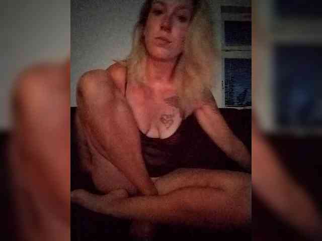 Blondie01 webcam