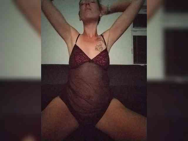 Blondie01 webcam