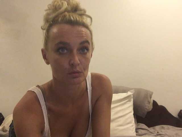 KikiAndD live webcam show
