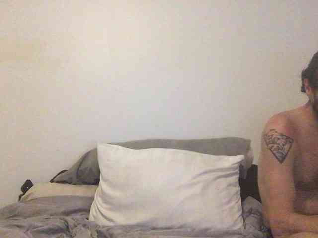 KikiAndD webcam