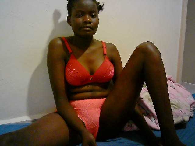Berryjulie live cam on BongaCams