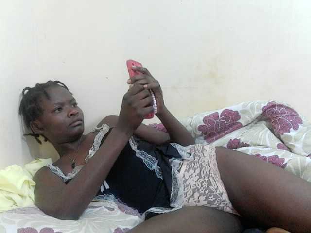 Berryjulie live cam on BongaCams