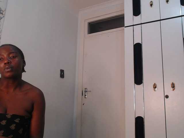 CurvyJ255 live cam on BongaCams