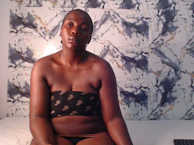 CurvyJ255 live cam on BongaCams