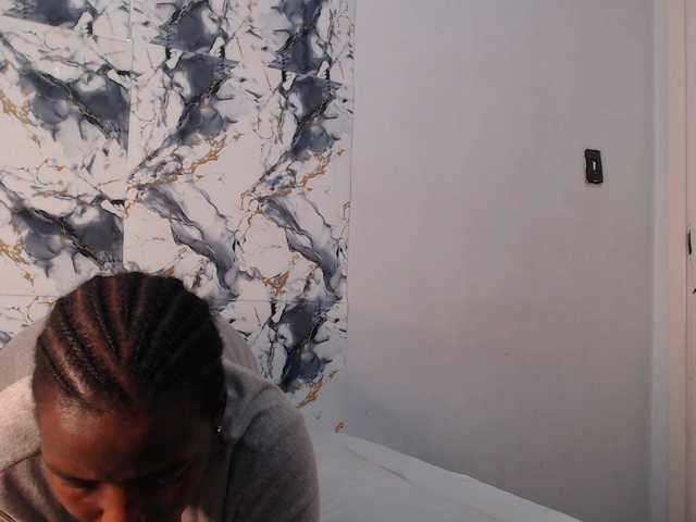 CurvyJ255 live webcam show