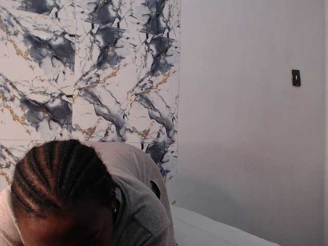 CurvyJ255 live webcam show