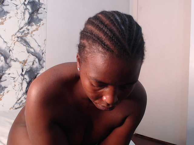CurvyJ255 live webcam show