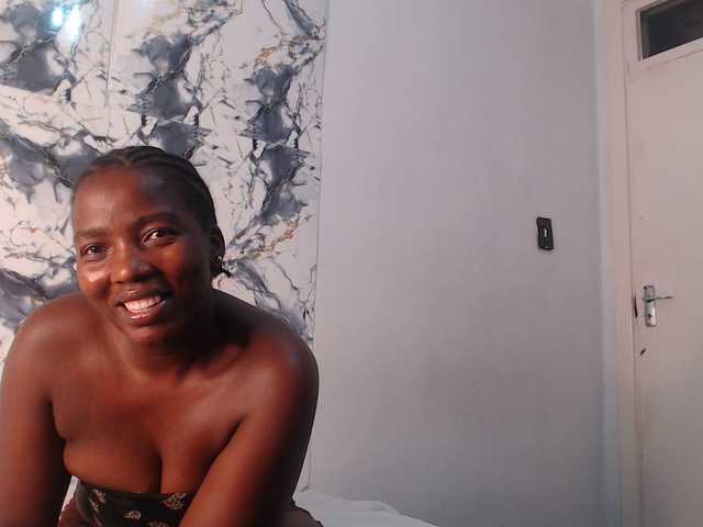 CurvyJ255 live cam on BongaCams