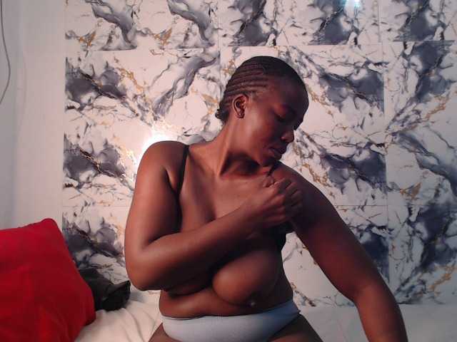CurvyJ255 live cam on BongaCams