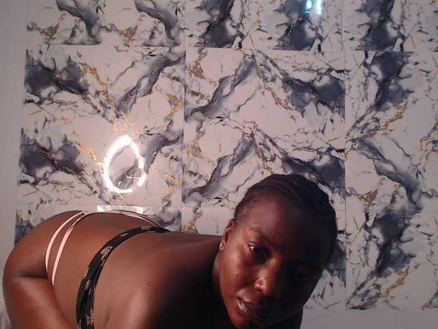 CurvyJ255 live cam on BongaCams