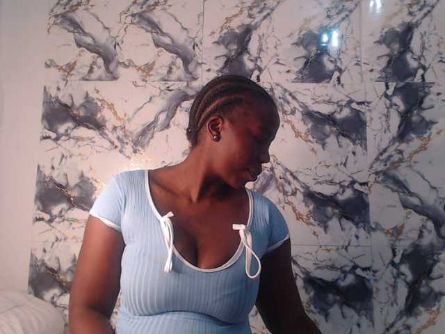 CurvyJ255 live cam on BongaCams
