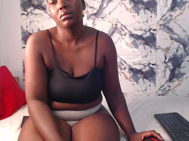 CurvyJ255 live cam on BongaCams
