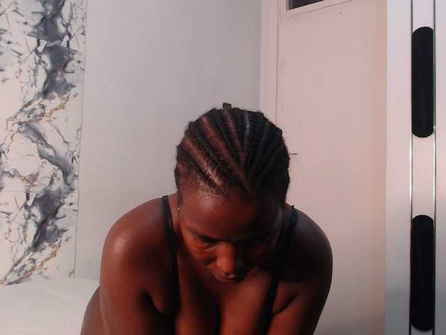 CurvyJ255 Live Cam pe BongaCams