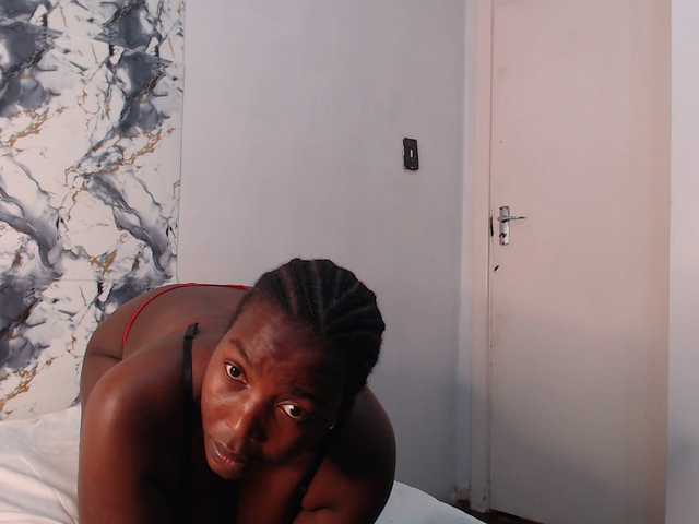 CurvyJ255 live cam on BongaCams