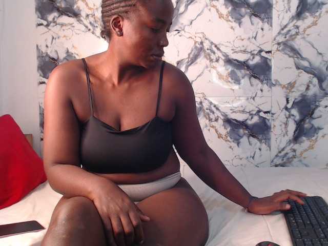 CurvyJ255 live cam on BongaCams