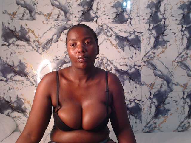 CurvyJ255 live cam on BongaCams