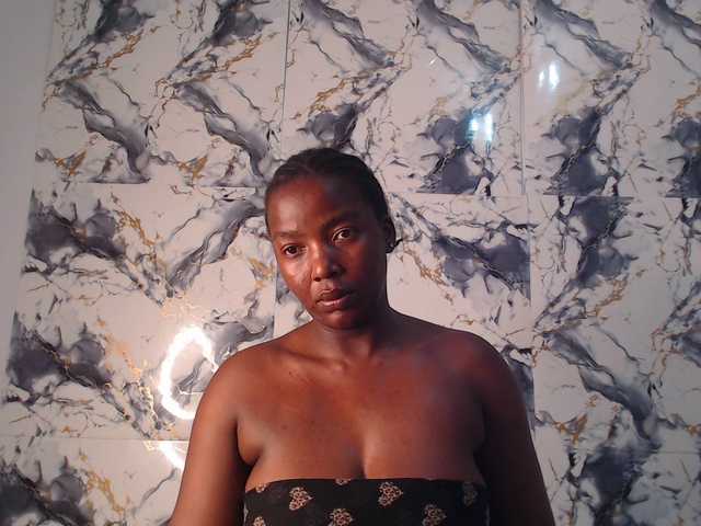 CurvyJ255 live cam on BongaCams