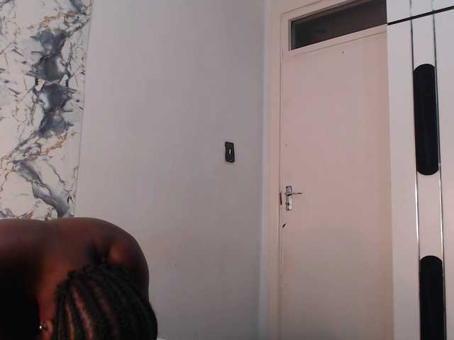 CurvyJ255 live cam on BongaCams