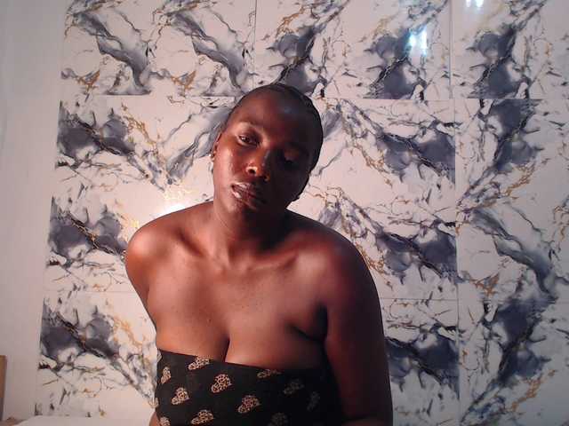 CurvyJ255 live cam on BongaCams