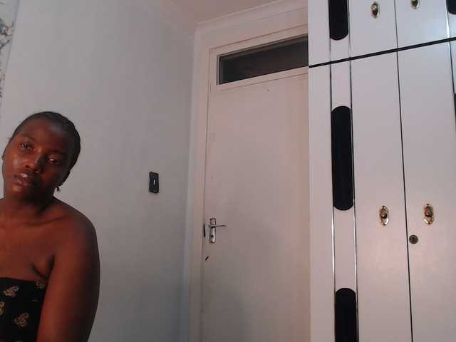 CurvyJ255 live cam on BongaCams
