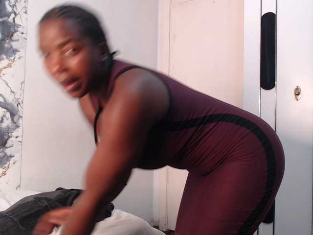 CurvyJ255 live cam pe BongaCams