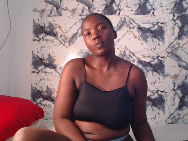 CurvyJ255 live cam on BongaCams