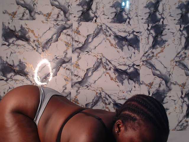CurvyJ255 live cam on BongaCams