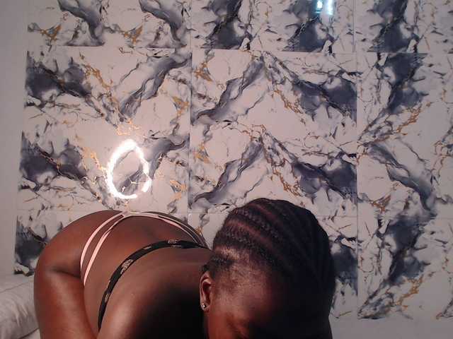 CurvyJ255 live cam on BongaCams
