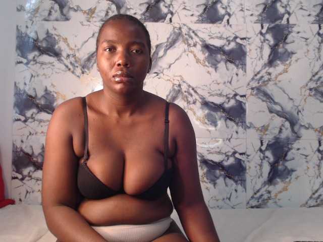 CurvyJ255 live cam on BongaCams