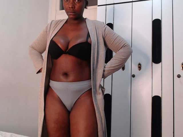 CurvyJ255 live cam on BongaCams