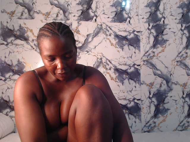 CurvyJ255 live cam on BongaCams