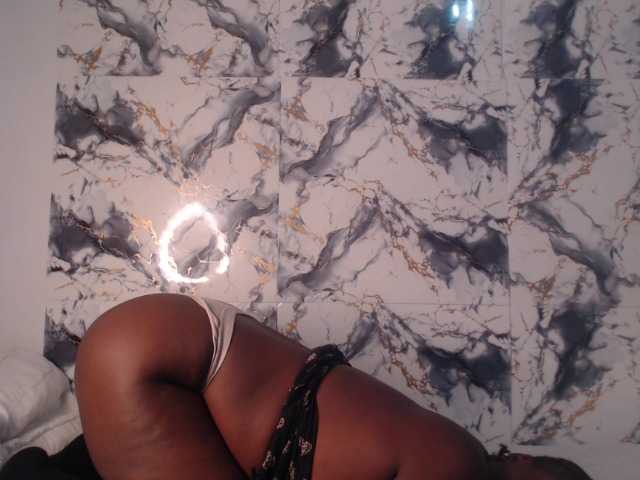 CurvyJ255 live cam on BongaCams