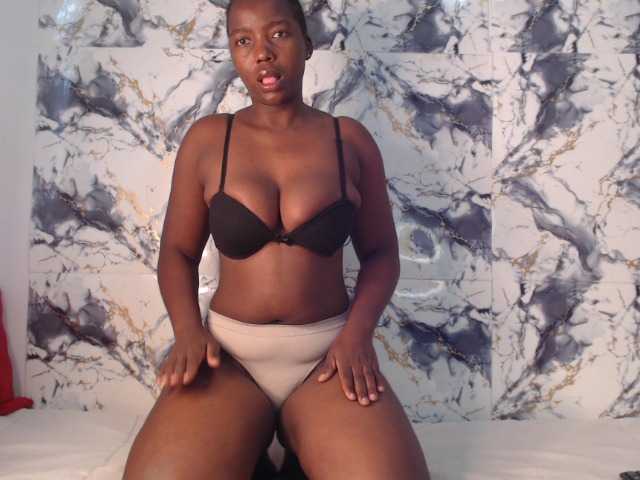 CurvyJ255 live cam on BongaCams