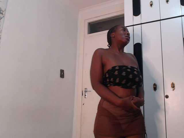 CurvyJ255 live cam on BongaCams