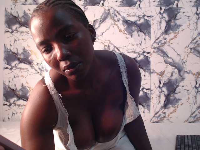 CurvyJ255 live cam on BongaCams